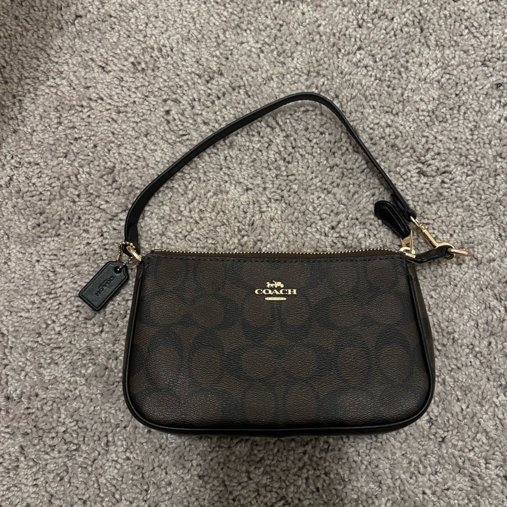 Coach Nolita 19